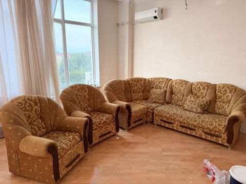 Salam. Səliqəli istifadə olunub, sadece oturacaq qupkaları dəyişsə — Bakı