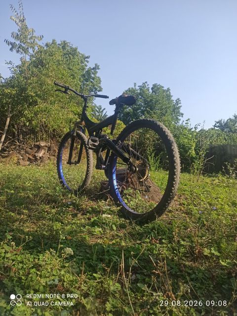 Dağ/şosse tipli velosiped Xüsusiyyətlər: - Rəng: qara gövdə, mavi — Qusar