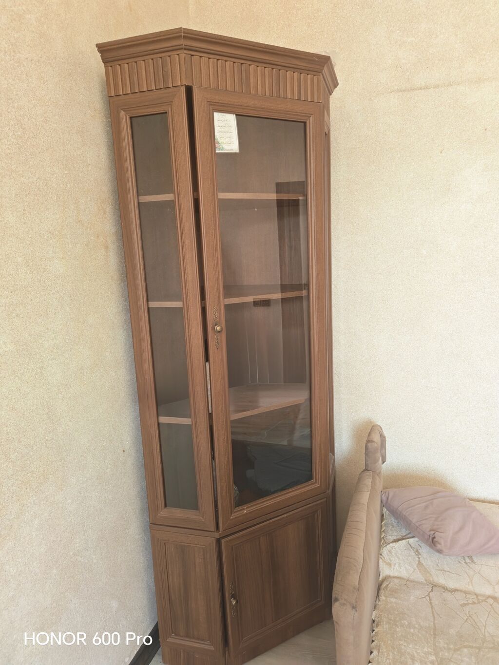Künc vitrin-dolab - Material: taxta teksturalı Mdf/ldsp - Rəng: qoz — Mallar, Bakı (3)