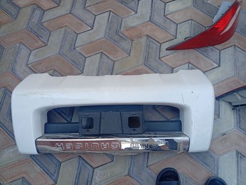 Toyota Land Cruiser üçün arxa bamper komplekti - Rəng: ağ, aşağı — Bakı