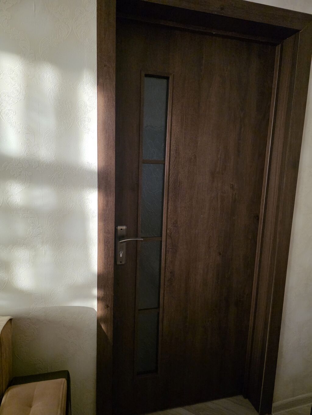 Qapı – daxili taxta qapı, tünd qəhvəyi rəngdə - Material: ağac — Mallar, Sumqayıt