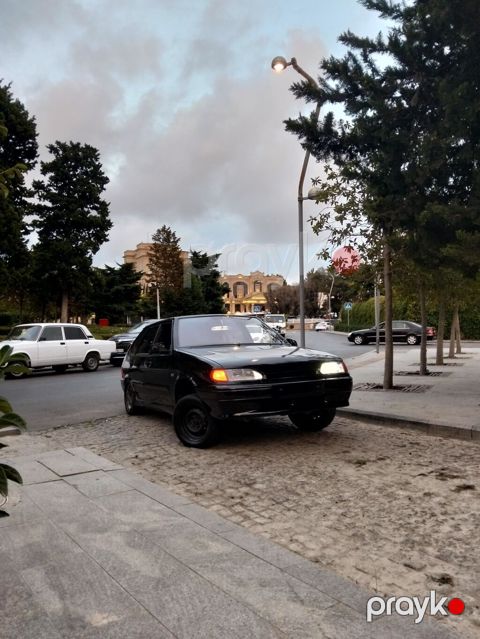 Satılır: Qara rəngli 5 qapılı hetçbek. Ön/arkada optikalar standart