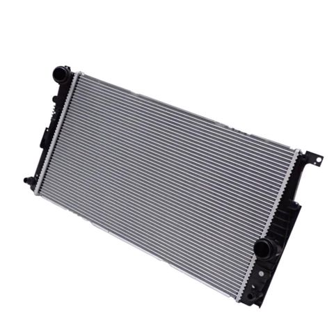 BMW F10 F30 su radiatoru — Bakı