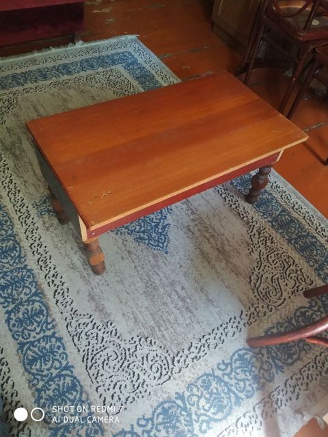 Ölçuler 48 cm X 86 cm hündürlüyü 42 cm ünvan 28 metroya yaxın Yaşıl — Bakı