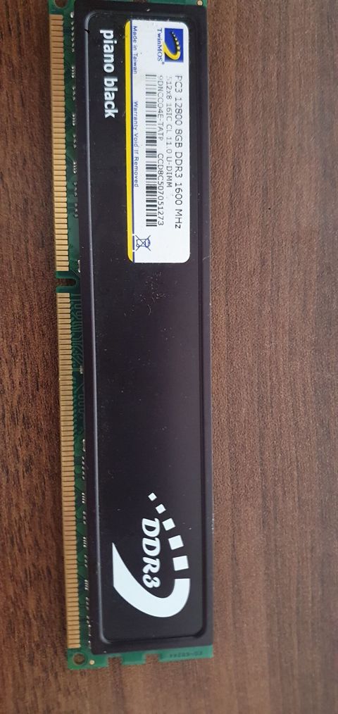 TwinMOS DDR3 RAM modulu - Model: TwinMOS DDR3 Udımm “piano black” — Bakı