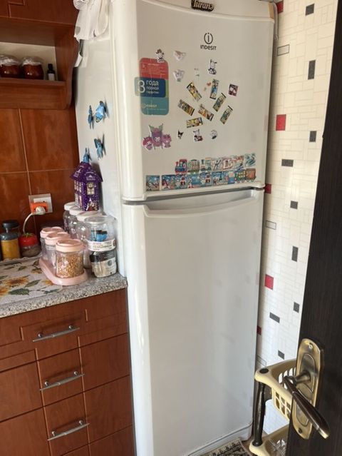 Indesit soyuducu - Brend/model: Indesit (iki qapılı, üst kamera — Digah