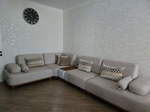 Endirim Künc divan 1100 azn. yenidən seçilmir ölçü 2*2,10 ayaqları — Bakı