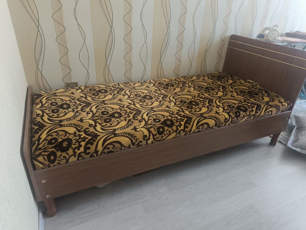 Məhsul: Tək nəfərlik taxta çarpayı və döşək - Ölçü: təxmini tək ölçü — Mebel, Bakı