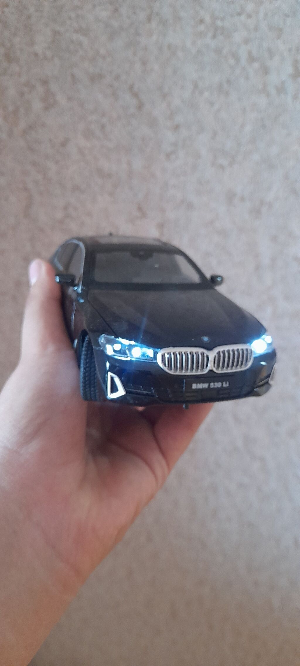 Bmw 530li (G30) 1:24 Ölçü Təzədir Lisenziyalı Model səsi İşıqları — Mallar, Bakı (3)