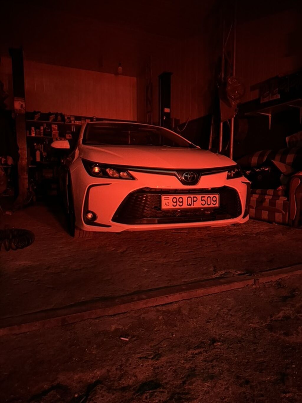 Toyota Corolla sedan – ağ rəng, hibrid. Texnologiya və avadanlıq — Avto, Digah (9)