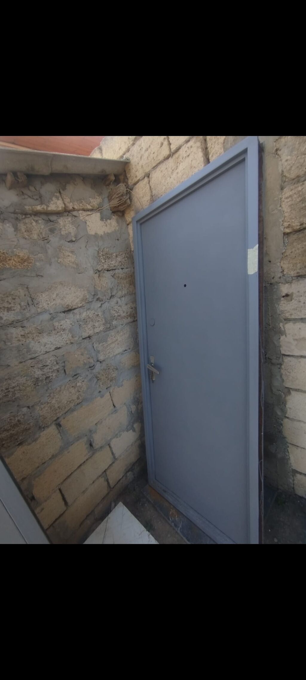 Metal qapı – boz rəng - Material: tam metal konstruksiya, bərk çərçivə — Mallar, Xırdalan (2)