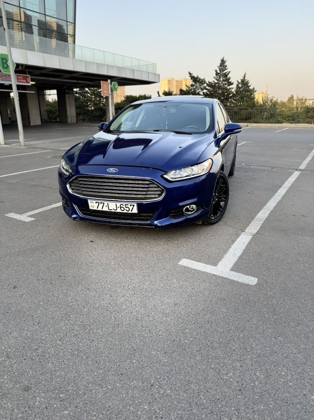 Ford Fusion sedan – mavi rəng, 4 qapı, ön və arxa park yerlərində — Avto, Bakı (3)