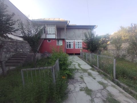 Həyət evi, Şəki r — Şəki