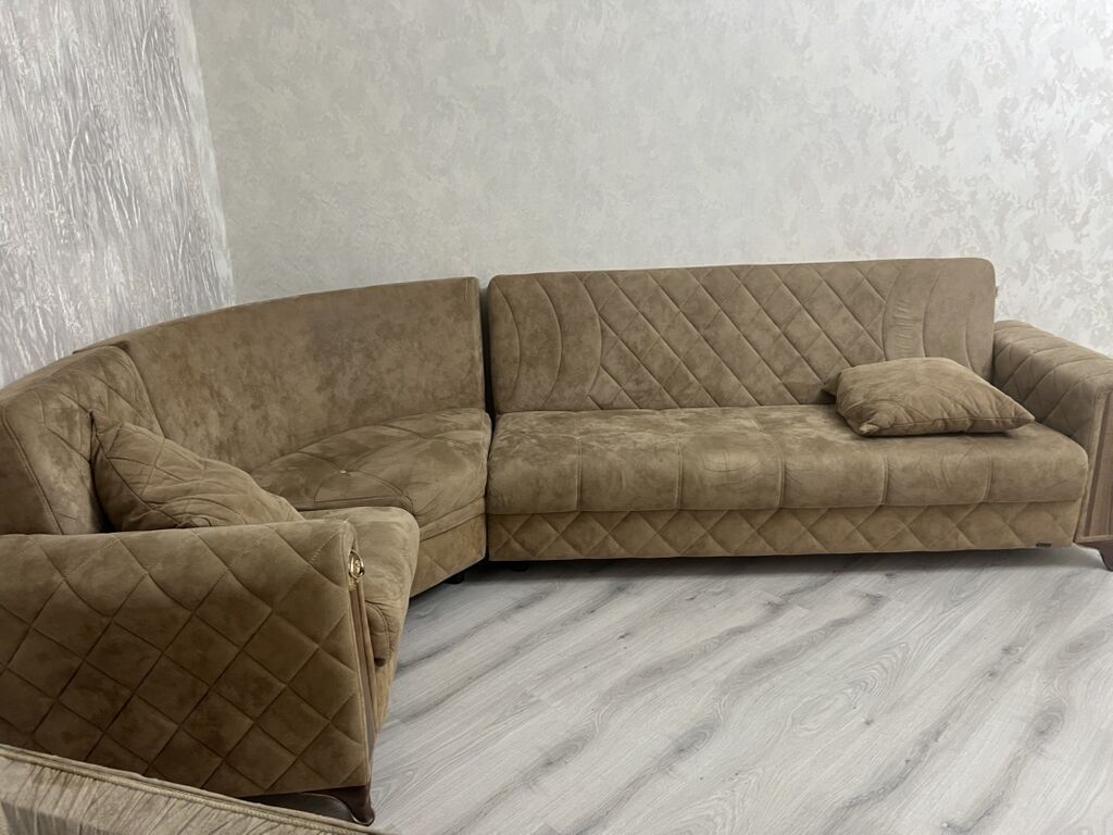 Künc divan – yumşaq nubuk toxumalı, qum rəngində. - L formalı — Mebel, Bakı (2)