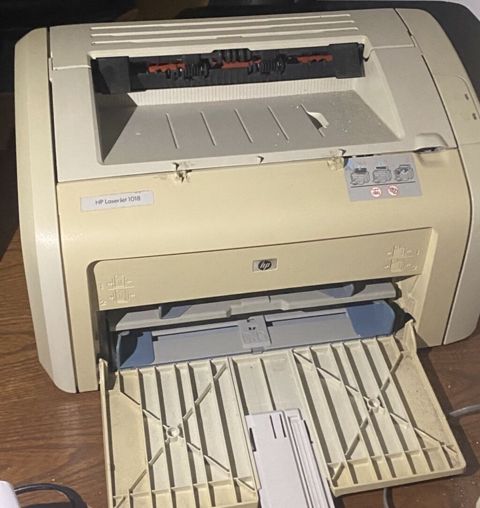 HP LaserJet 1018 lazer printer - Növlü: Monoxrom (qara-ağ) lazer — Bakı