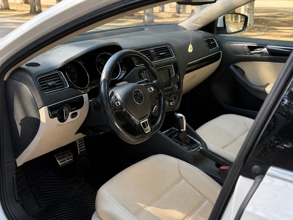 Volkswagen Jetta, 1.8 L, 2016 il, 135 000 km — Avtomobillər, Bakı (9)