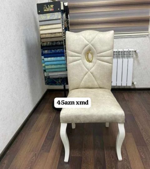 Yemək otağı üçün klassik üslubda stul. - Rəng: krem/bej tonları — Bakı