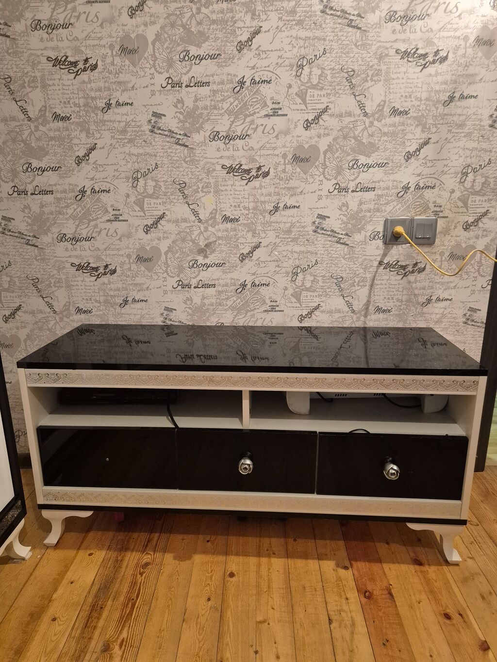 Qonaq otağı üçün mebel dəsti – klassik-qara-ağ dizayn Tərkib: - 2 — Mebel, Bakı (5)