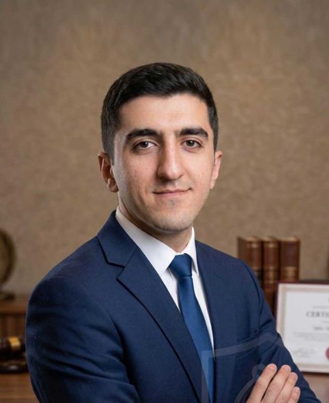 Ofis-menecer işi axtarıram