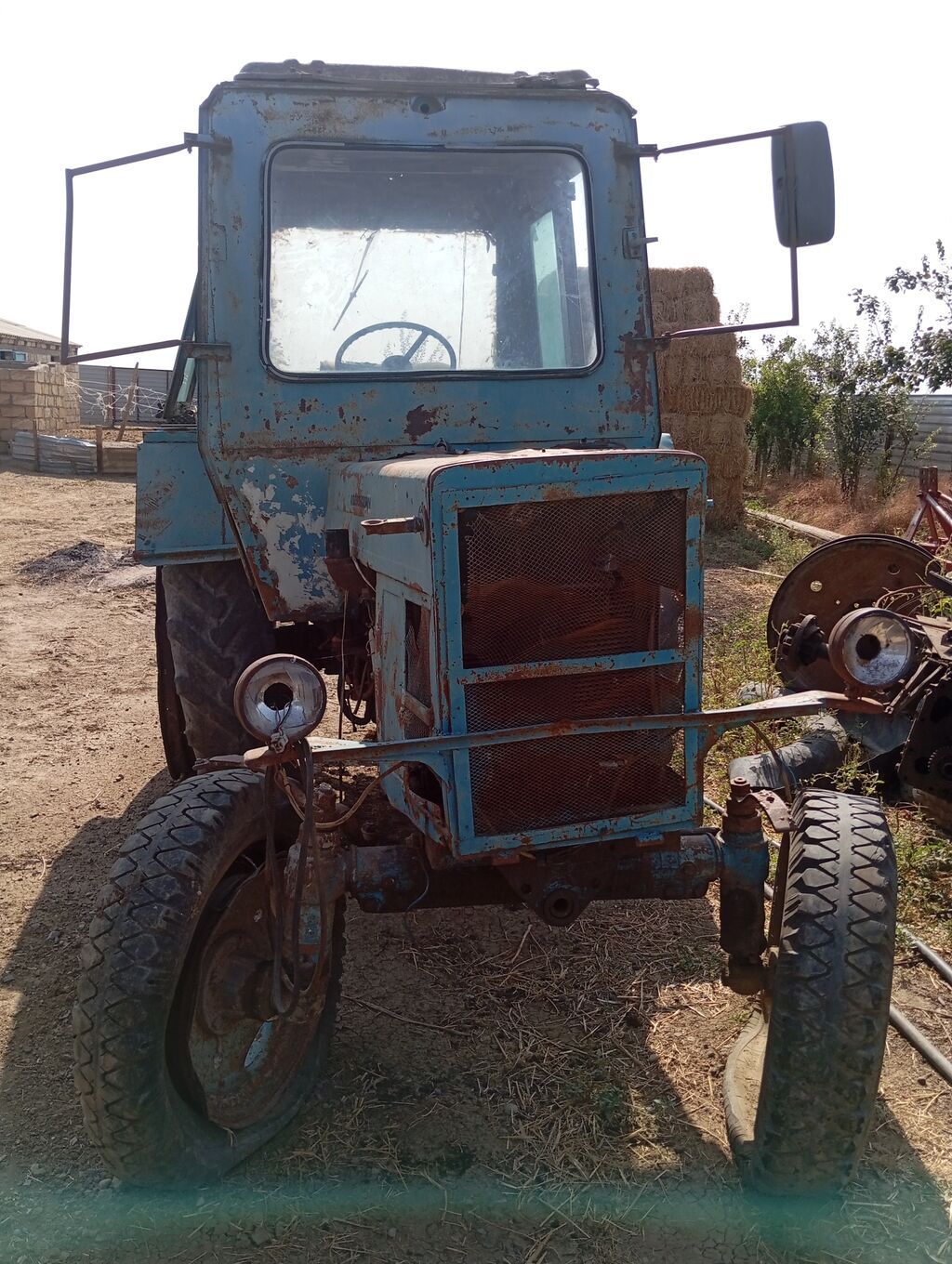 Minsk MTZ-50/52 seriyasından mavi rəngli tək kabinalı traktor — Traktorlar, Biləsuvar (8)