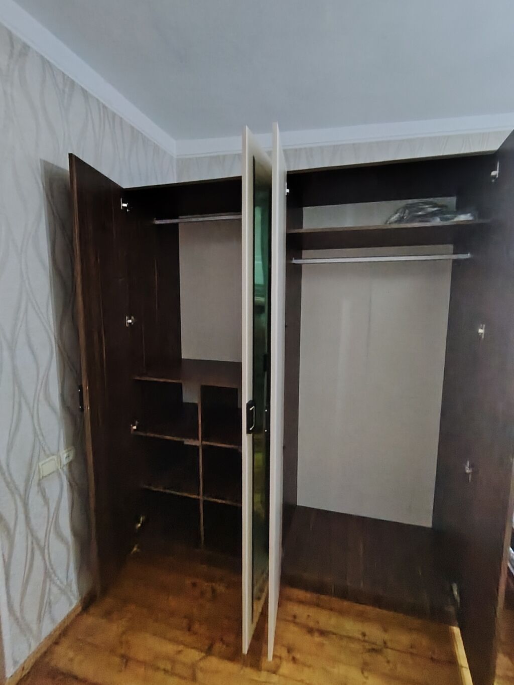 Geniş tutumlu 4 qapılı paltar şkafı Ev təmir olunduğu üçün — Mebel, Bakı (3)