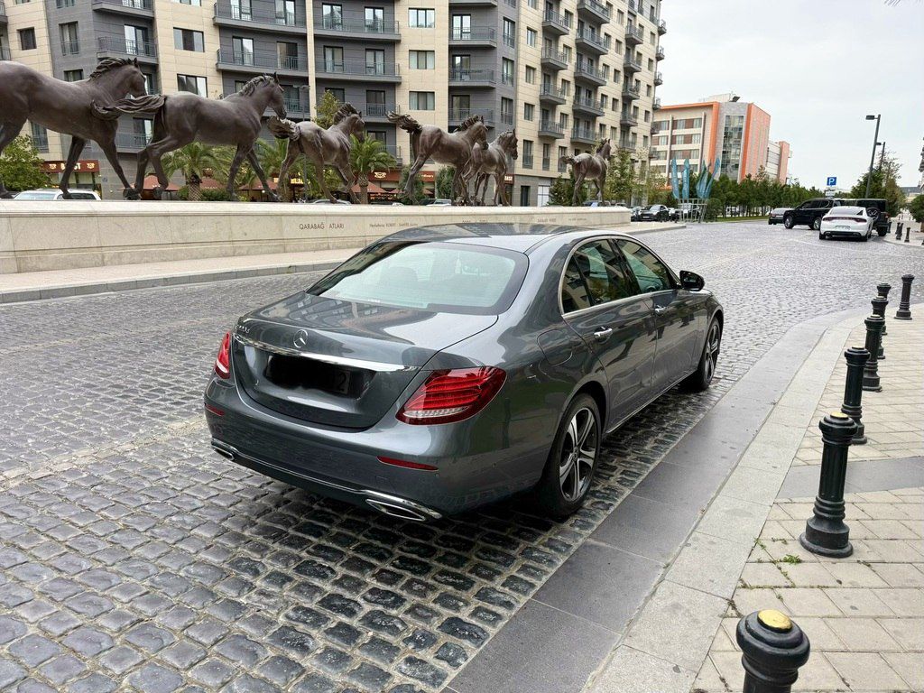 Mercedes E 220 d, 2.0 L, 2018 il, 179 300 km — Avtomobillər, Bakı (4)