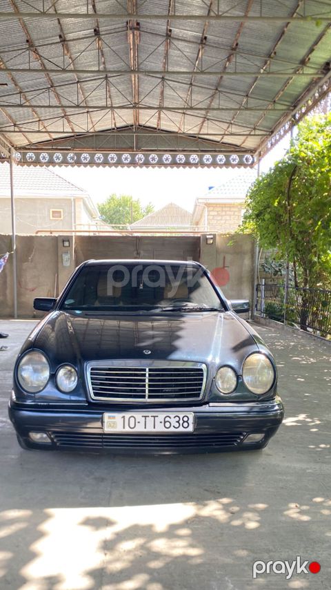 Mercedes-Benz E 230: 2.3 l 1996 il Sedan