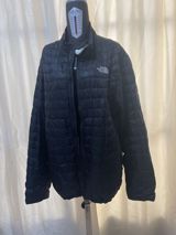 The North Face qadın/kişi üçün yüngül şişmə jaket - Rəng: qara — Inci