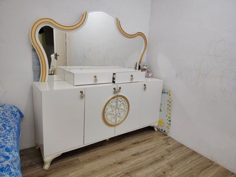 Aynalı konsol/dresser - Rəng: ağ, qızılı dekor elementləri ilə — Digah