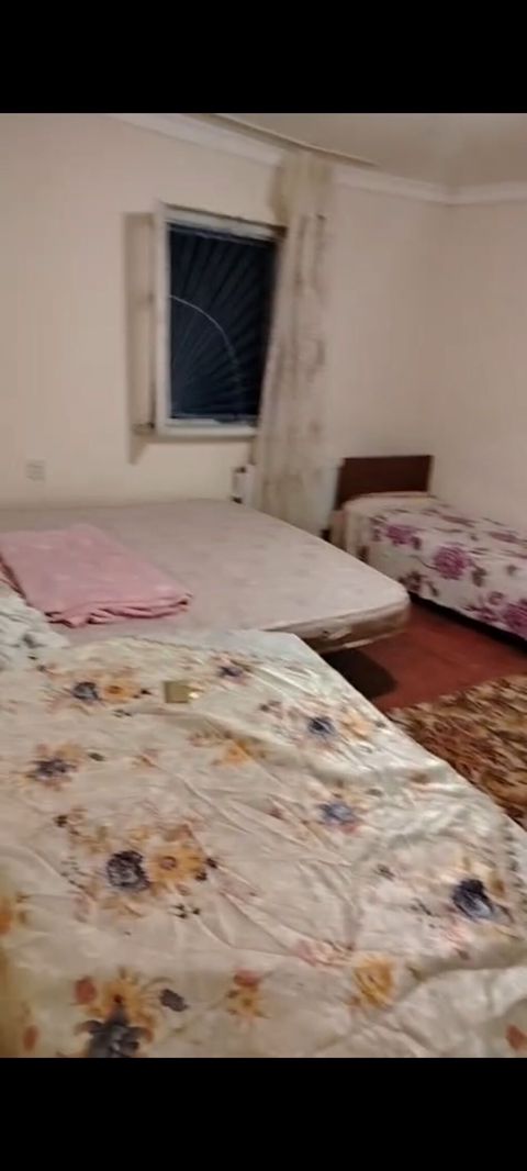 Kirayə üçün sadə, mebel və məişət texnikası ilə təmin olunmuş otaq — Bakı
