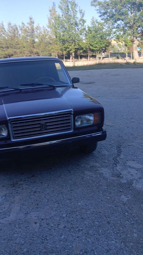 VAZ 2107 sedan – tünd bordo rəngli klassik model. - Kuzov: 4 qapılı — Şamaxı