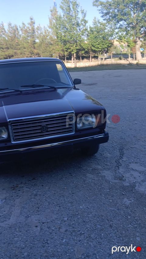 VAZ 2107 sedan – tünd bordo rəngli klassik model. - Kuzov: 4 qapılı — Şamaxı