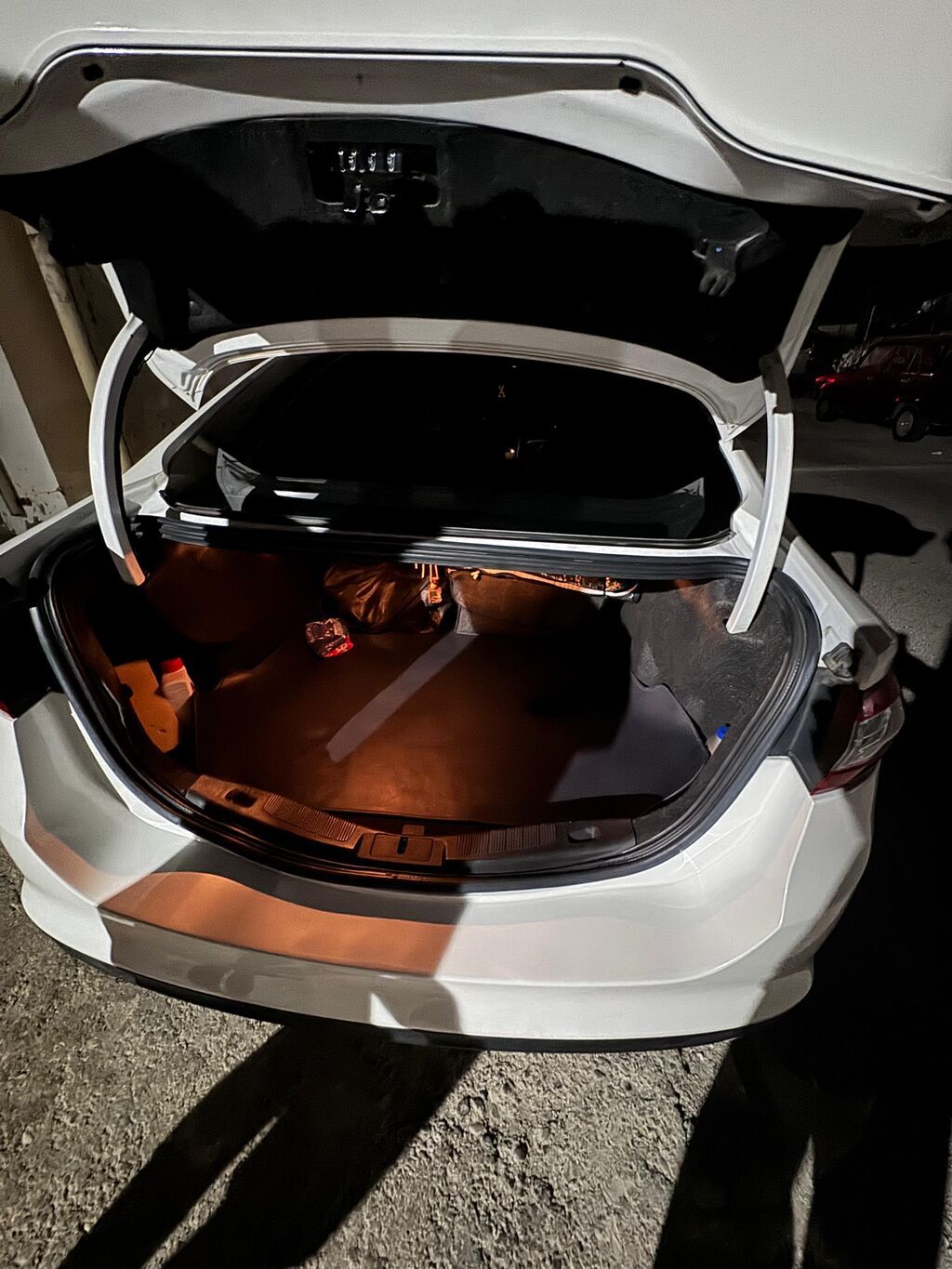 Ford Fusion sedan – ağ rəng, geniş salon və iri baqaj. idiyal — Avto, Digah (4)
