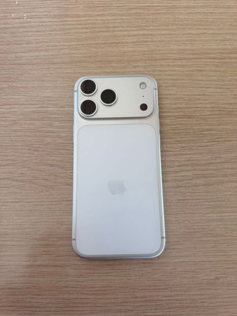Ağ, Face ID — Bakı