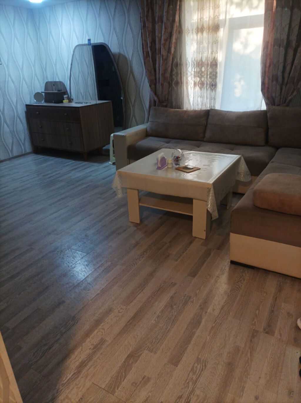 Gəncə şəhərində tam mərkəzdə bina evi kirayə verilir evin hər bir — Daşınmaz əmlak, Gəncə