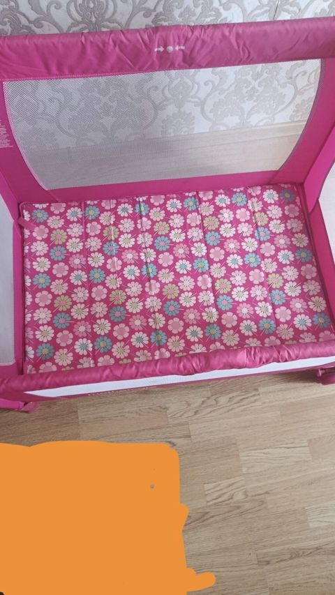 Qız üçün, İşlənmiş, Dördbucaq, Beşik, Matras ilə, Yellənmə mexanizmsiz — Bakı