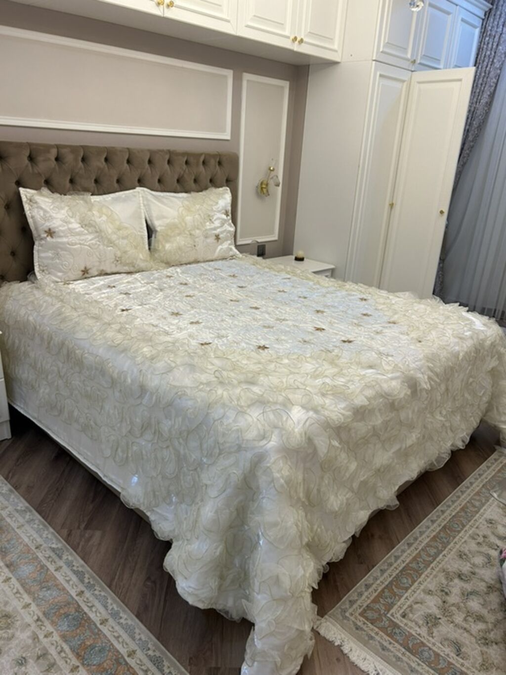Zərif naxışlı yataq örtüyü dəsti - Rəng: krem/şampan tonları — Tekstil, Bakı (3)
