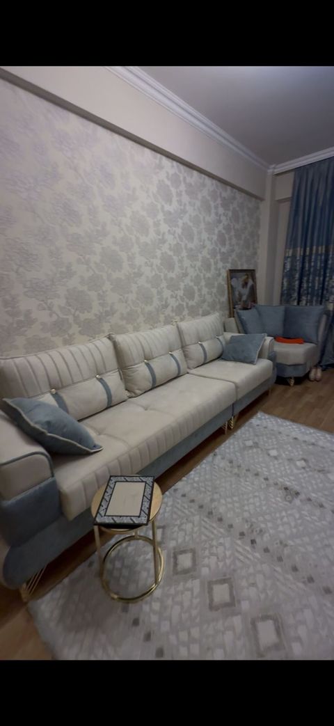 Divan satılır 450₼. Açılır bazası var.Ünvan Xırdalan. 2131. Fatimə99 — Bakı