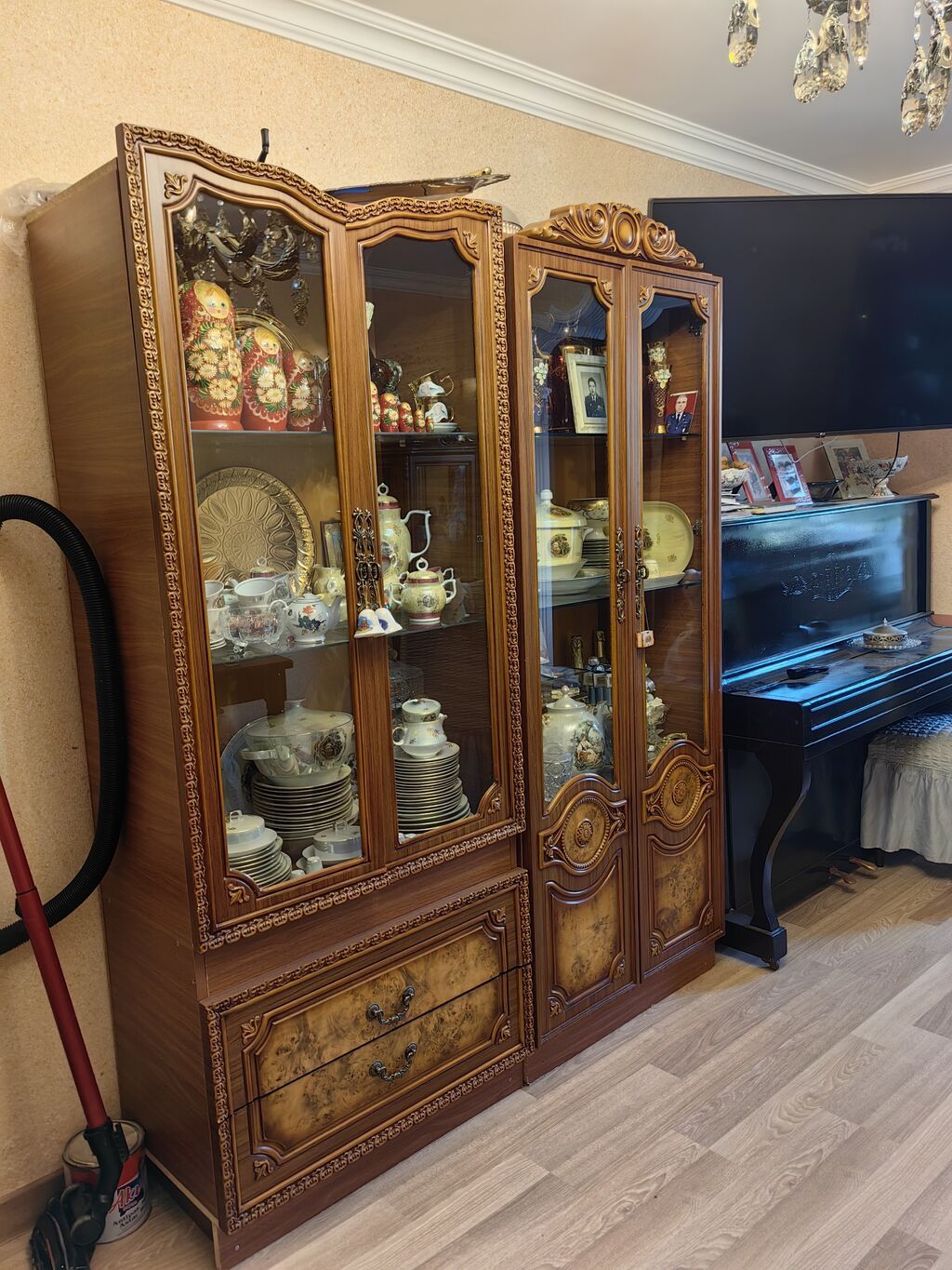 Klassik üslubda qonaq otağı mebel dəsti Tərkib: - Böyük güzgülü — Mebel, Bakı (2)