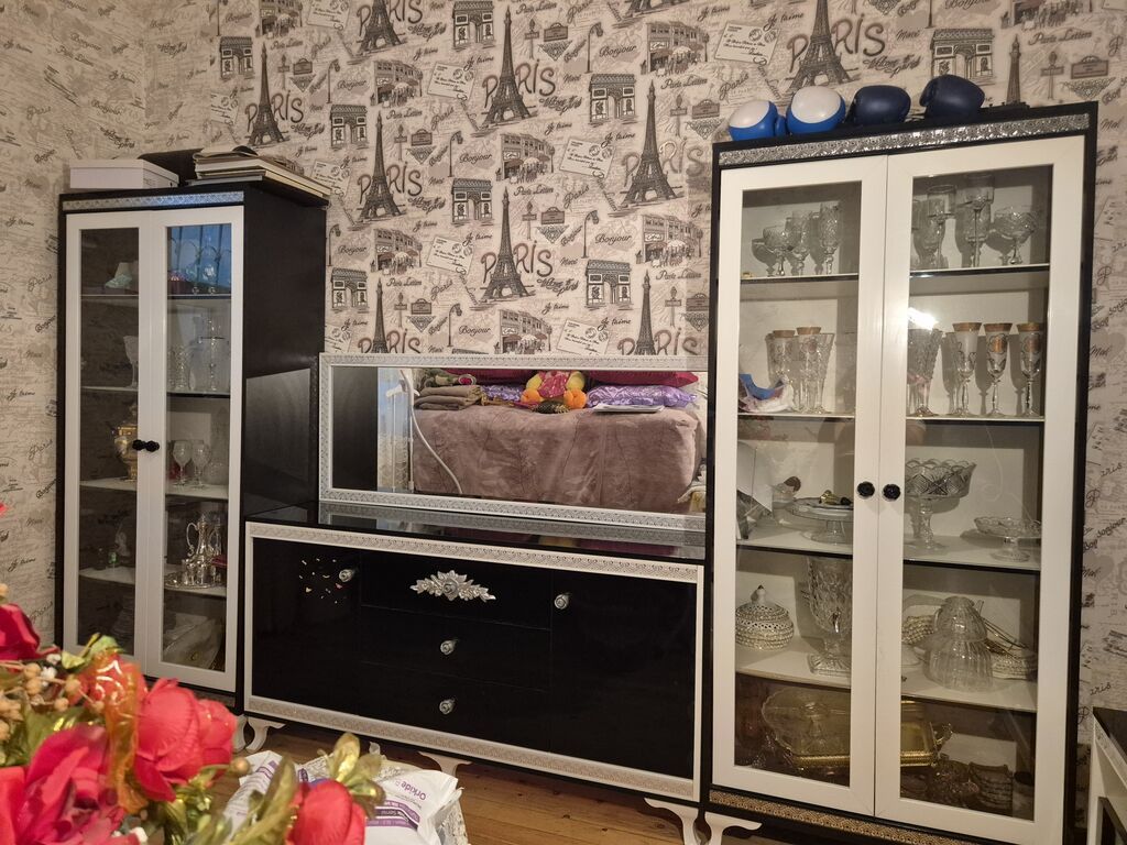 Qonaq otağı üçün mebel dəsti – klassik-qara-ağ dizayn Tərkib: - 2 — Mebel, Bakı (4)