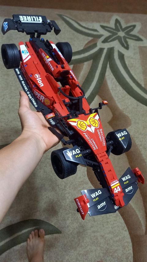 Qırmızı Formula 1 tərzində konstruktor avtomobil modeli - Detallı — Bakı