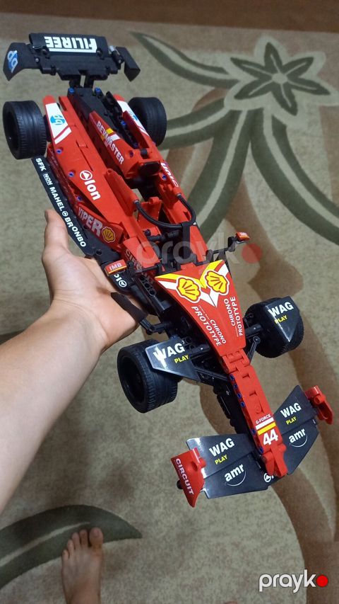 Qırmızı Formula 1 tərzində konstruktor avtomobil modeli - Detallı — Bakı
