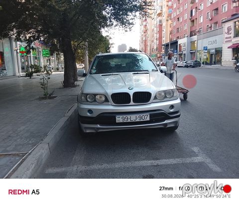 BMW X5, 4.4 L, 2000 il, 275 000 km
