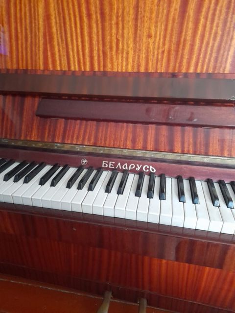 Upright pianino – “Belarus” markası - Növ: Akustik upright pianino — Bərdə
