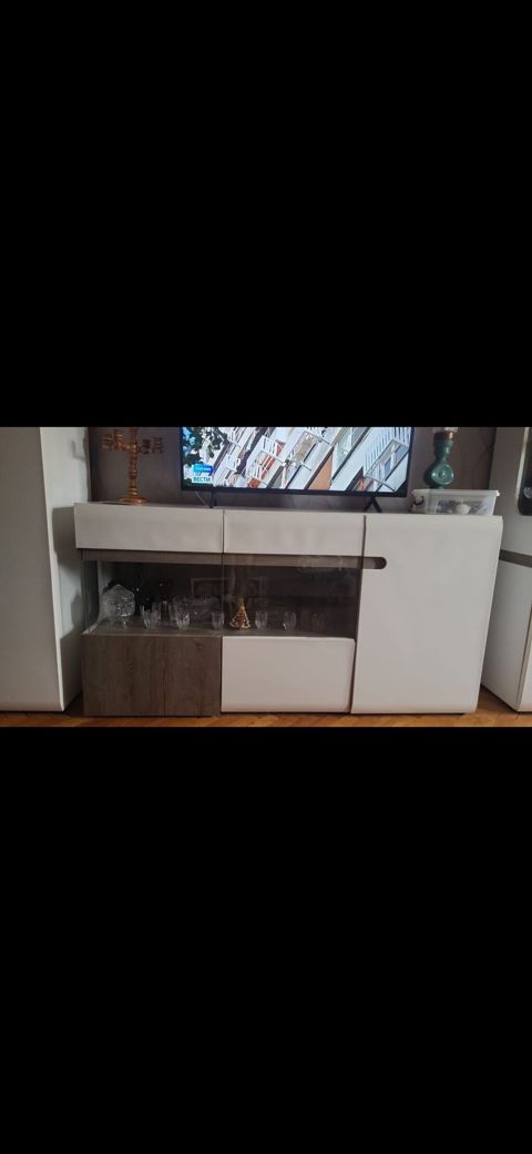 Mebel dəsti – vitrinalı TV stend və şkaf - Müasir dizayn: ağ parlaq — Bakı