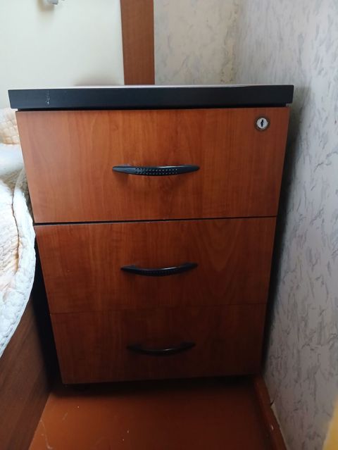Ideal veziyyetdedir, 2 eded acari var, ayaqlari tekerlidir — Bakı