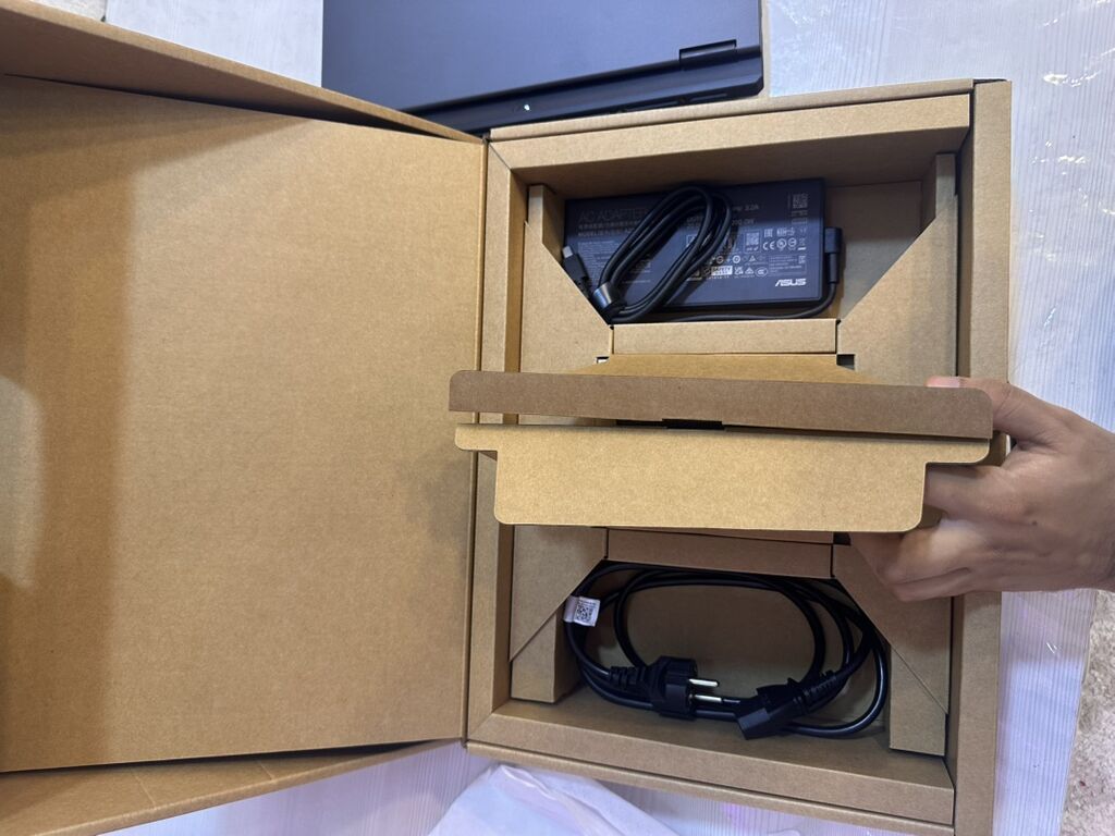 Noutbuk ümumi 2 gün istifadə olunub, klaviaturaya belə əl dəyilməyib — Asus, Bakı (9)