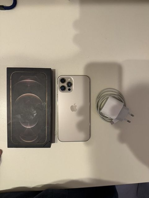 Apple iPhone 12 Pro, 256 GB, Gümüşü, Simsiz şarj — Bakı