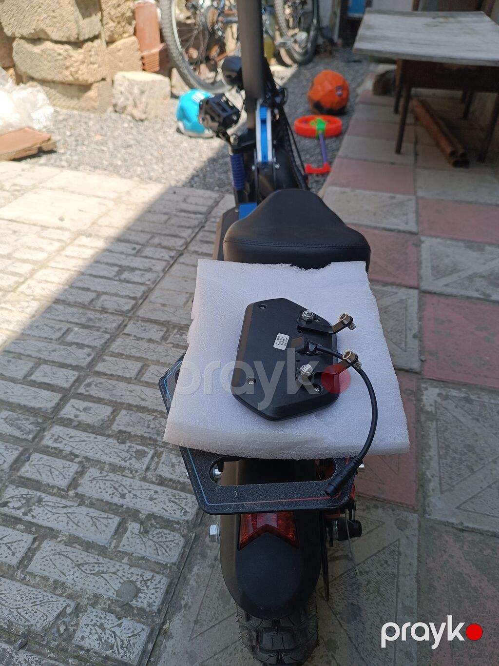 Suret 70km polnu batareka 50 55 km yol qet edir Elektrik skuter — Skuterlər, Xırdalan (5)