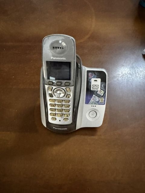 Panasonic KX-TG2050MLS simsiz ev/ofis telefonu və baza stansiyası — Bakı